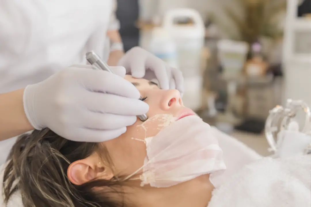 Inflamed Hair Follicles: Causes & Treatments
