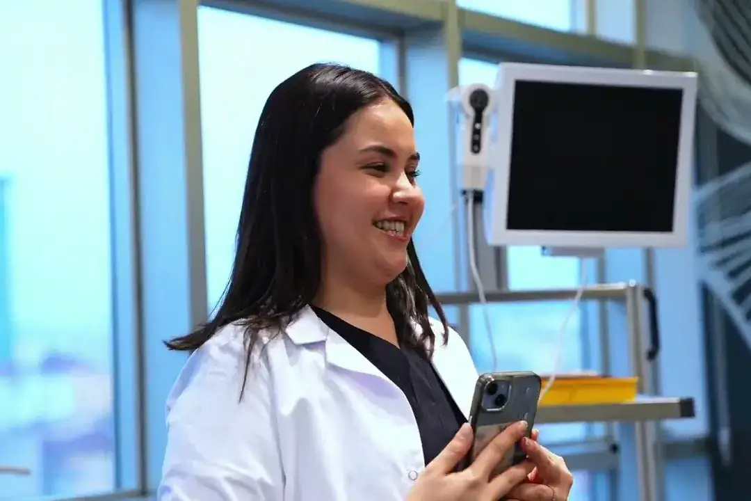 Istanbul Care team member smiling in a procedure room with city views, still from the clinic film