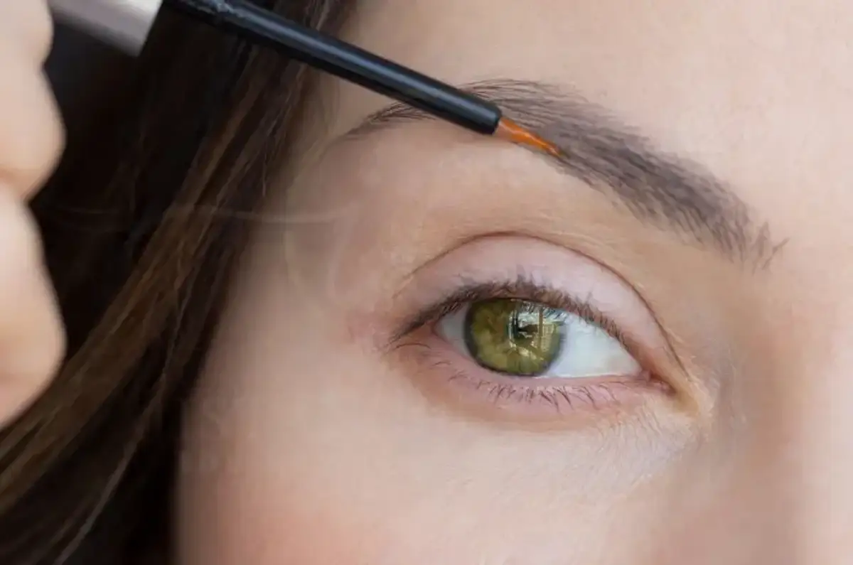 Minoxidil for Eyebrow Growth Benefits