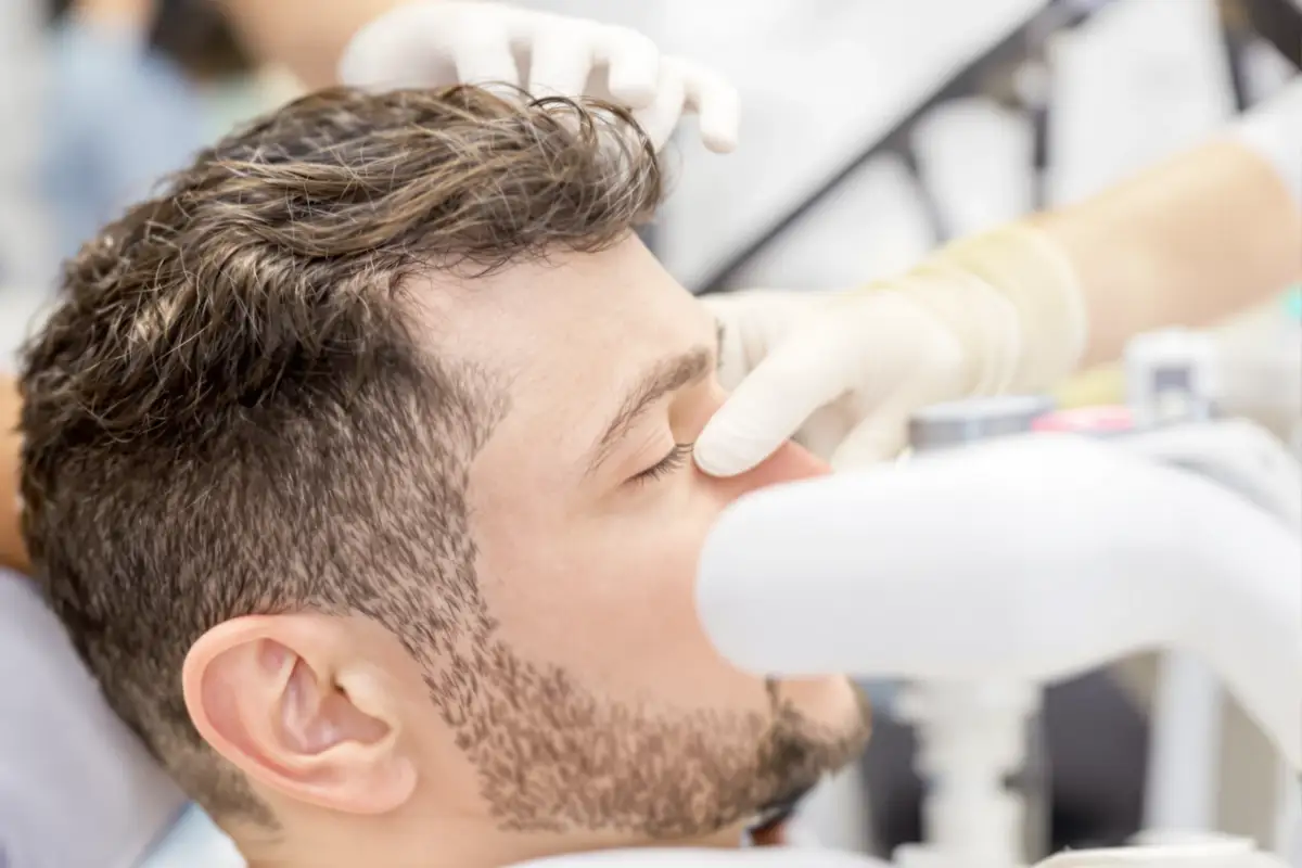 كل ما تحتاج معرفته عن زراعة الشعر بتقنية DHI