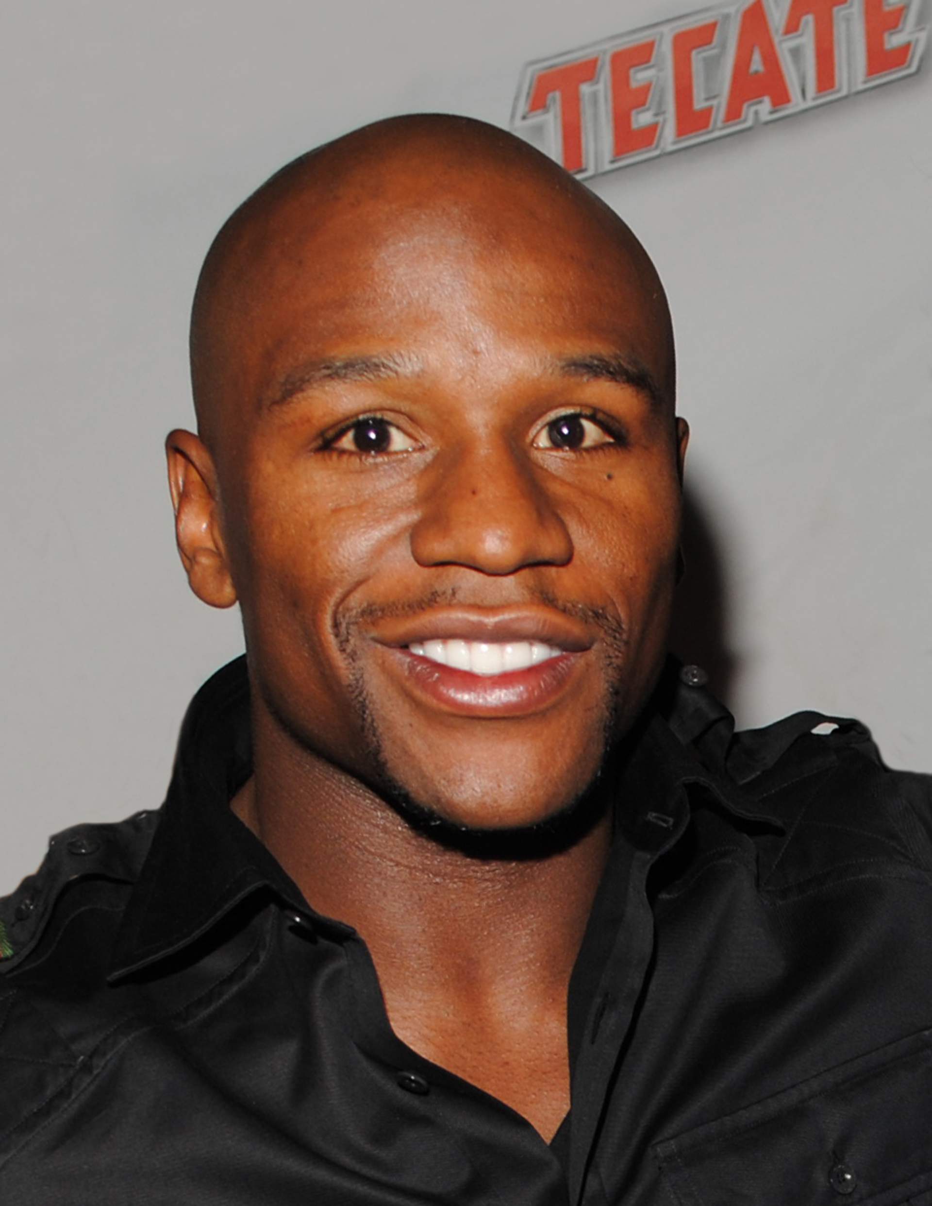 Floyd Mayweather Jr., photographed in public. Licensed image; not evidence of any procedure.