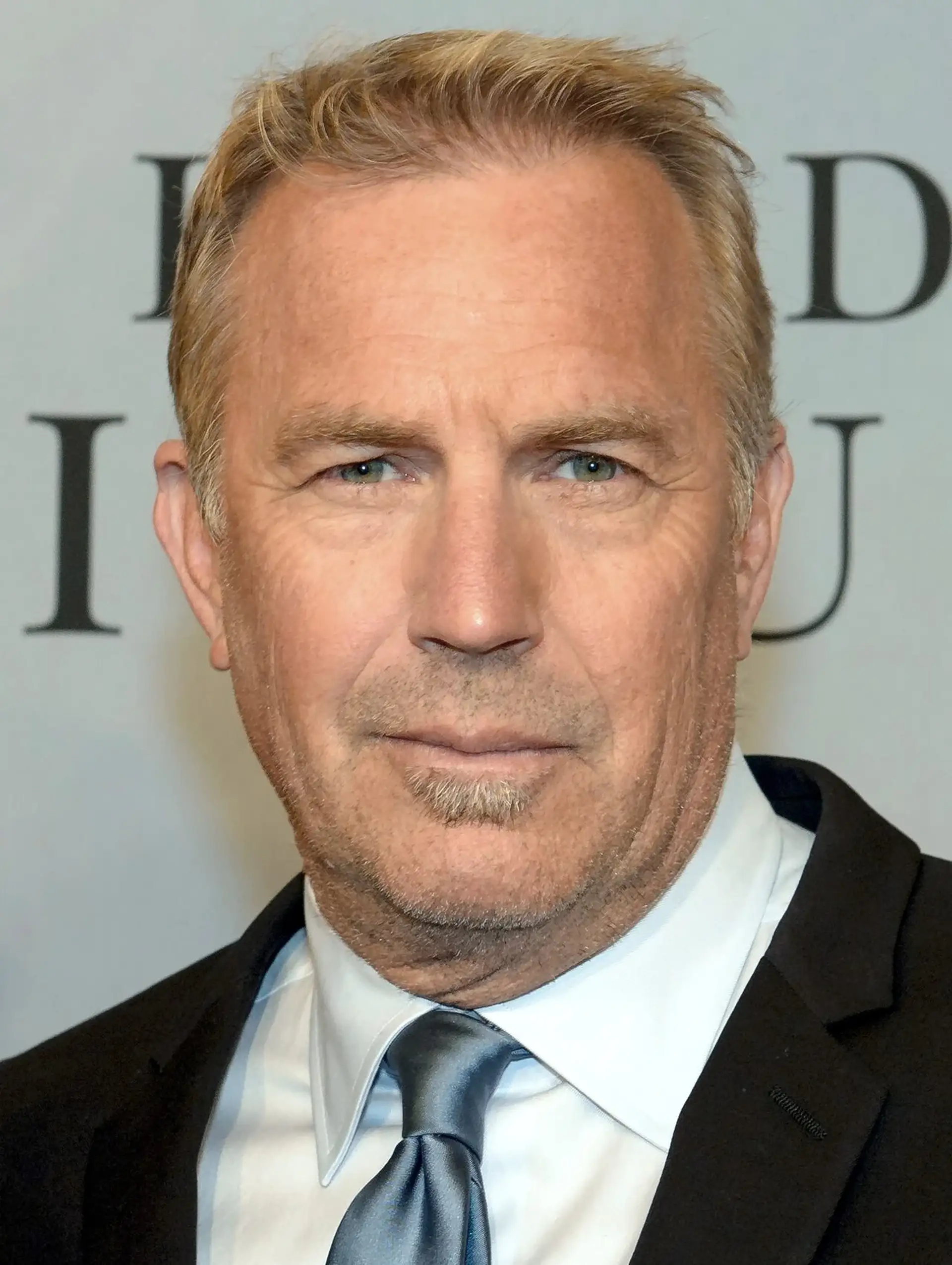 Kevin Costner, photographed in public. Licensed image; not evidence of any procedure.