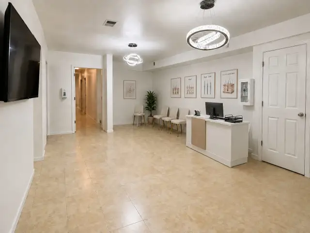 Istanbul Care New York clinic reception and waiting area in Staten Island