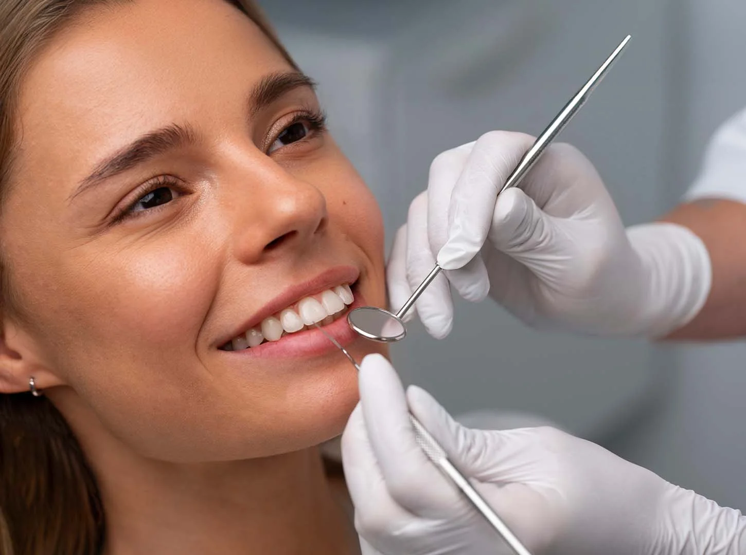 Îngrijire după o procedură de implant dentar