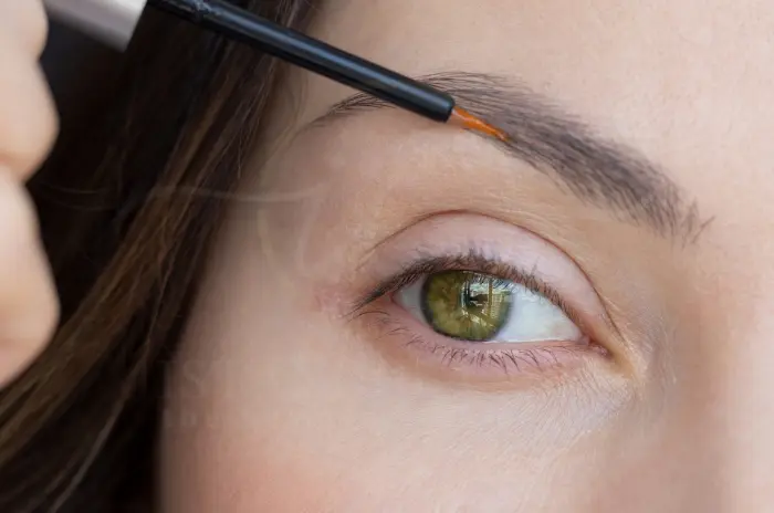 Minoxidil for Eyebrow Growth Benefits